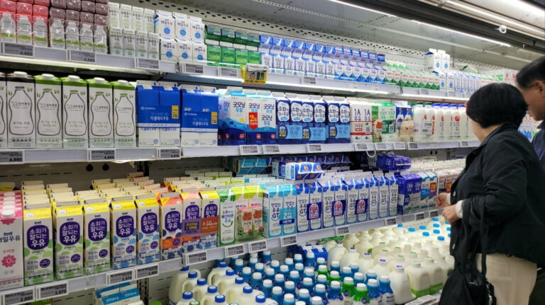 리터당 3,000원 미만, 우유값 인상폭 제한 가능할까?
